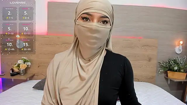  jennaa online show from April 18, 8:09 pm