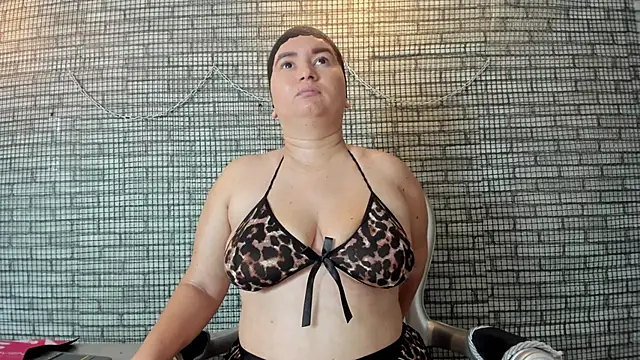 VIOLET15PETITE online show from March 10, 12:31 pm