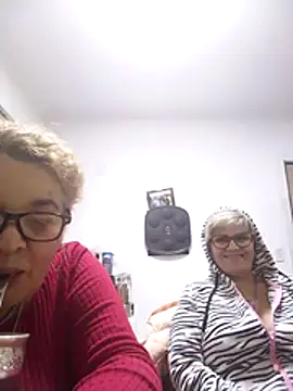 momismilf544 online show from June 12, 5:04 am