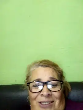 momismilf544 online show from June 6, 7:03 am
