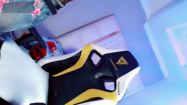 Sophiaa doll  online show from April 22, 3:47 am