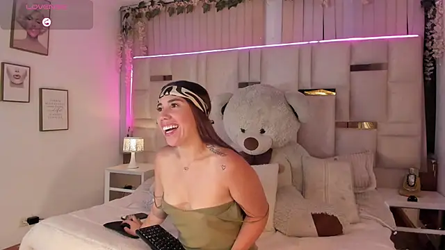 Hanna klover online show from April 8, 4:03 am