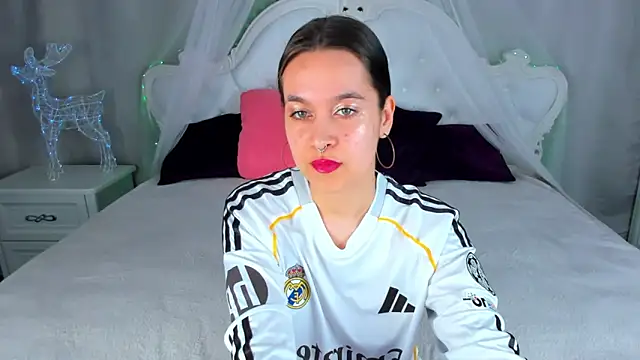 AishaTempt online show from April 25, 8:50 am