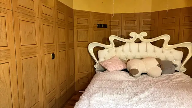 Anika Socutehe online show from April 21, 1:42 am