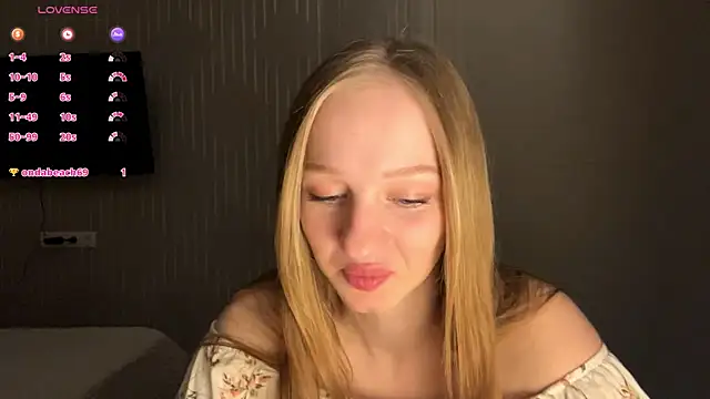 Anika Socutehe online show from April 25, 8:39 pm