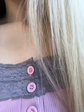 Pink Kiss online show from June 25, 5:12 am