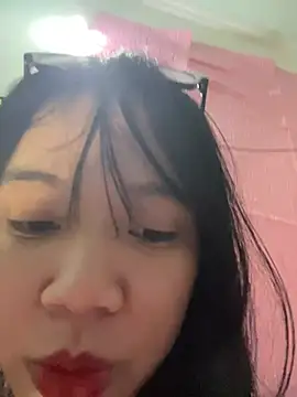 Leeeeiu online show from April 23, 3:14 pm