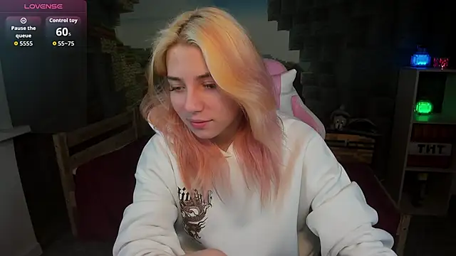 RosaFowler online show from April 26, 8:23 am