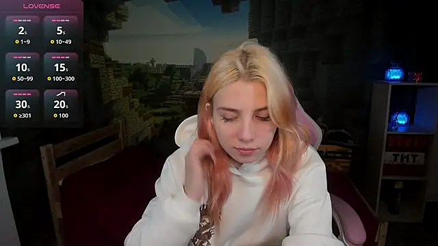 RosaFowler online show from April 28, 9:02 am