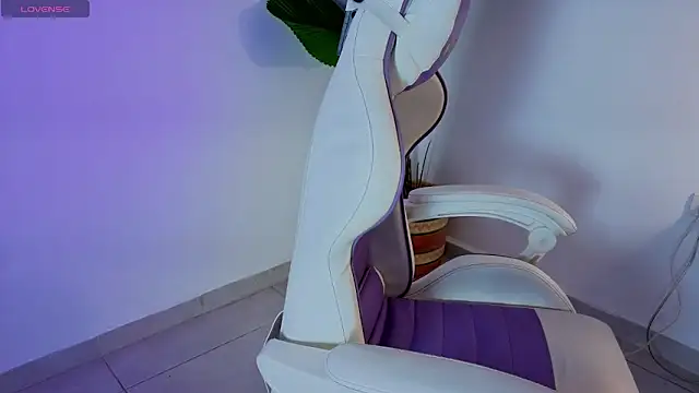 Megaan Rousee online show from April 24, 12:30 pm