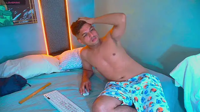 Hornyshow1 online show from March 18, 11:59 am