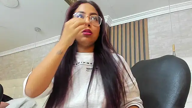 AbbyLoius online show from April 26, 9:45 pm