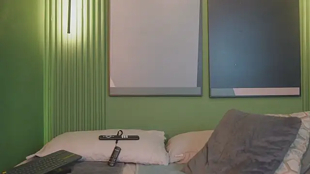 Mia and Belmonth online show from April 24, 7:27 pm