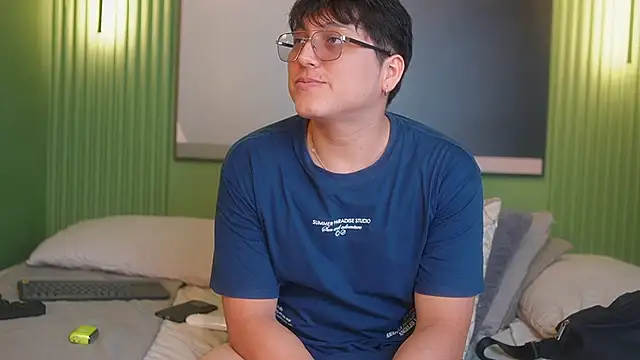 Mia and Belmonth online show from April 20, 7:06 pm