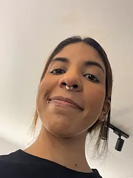 VioletaHills  online show from April 25, 12:19 pm