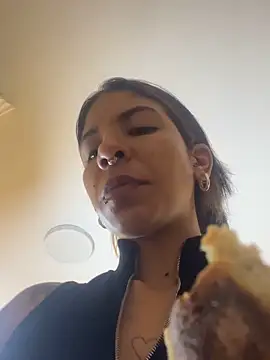 VioletaHills  online show from April 27, 2:36 pm