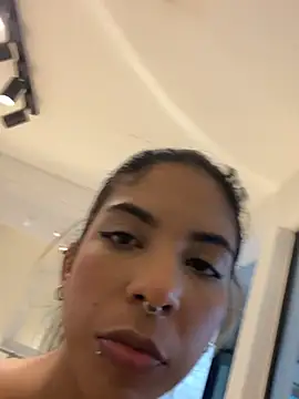 VioletaHills  online show from April 18, 12:18 pm