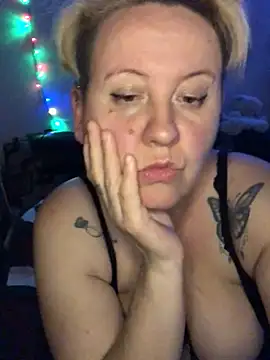 SofiaAmour online show from April 19, 8:00 pm