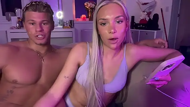 Naughtyblondex online show from May 15, 11:29 pm