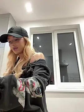 Naughtyblondex online show from April 21, 10:39 pm