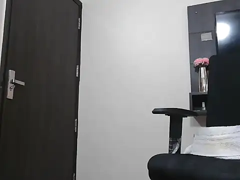 TheSexyGirl69 online show from June 29, 8:54 am