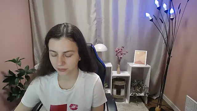 MistyBree online show from June 4, 8:08 am