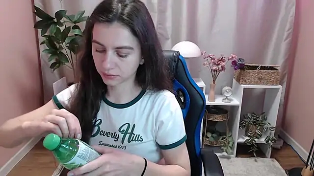 MistyBree online show from April 24, 8:06 am