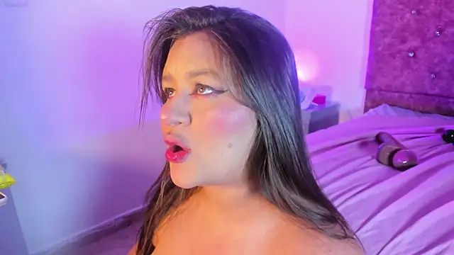 laurengarciaa online show from April 24, 12:41 pm