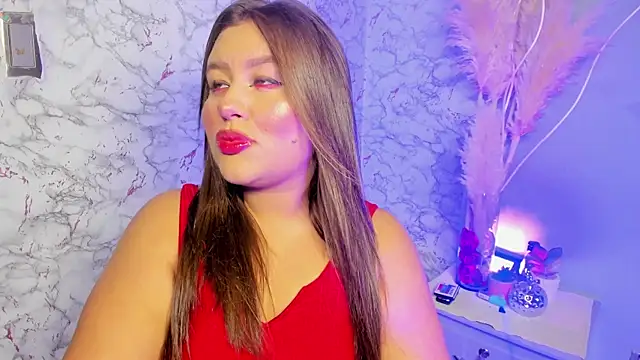 laurengarciaa online show from June 12, 8:22 am