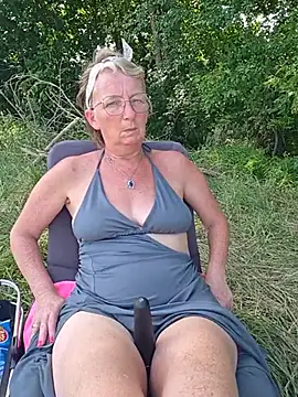 lescoquinsdu40 online show from June 15, 2:50 pm