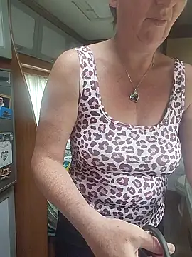 lescoquinsdu40 online show from April 23, 8:22 am