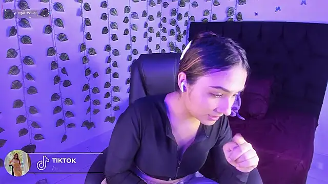 charlotte keyss online show from March 13, 2:18 pm