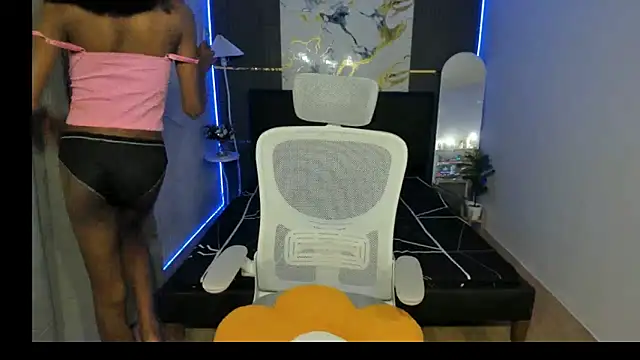 BlackbarbieXXL online show from April 4, 6:18 pm