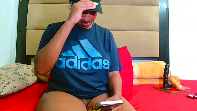 SpicyKittyxxx online show from April 25, 1:36 pm