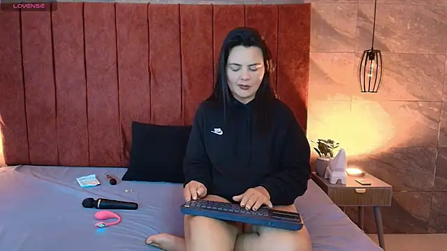 Lauren Rouses online show from April 13, 8:15 am