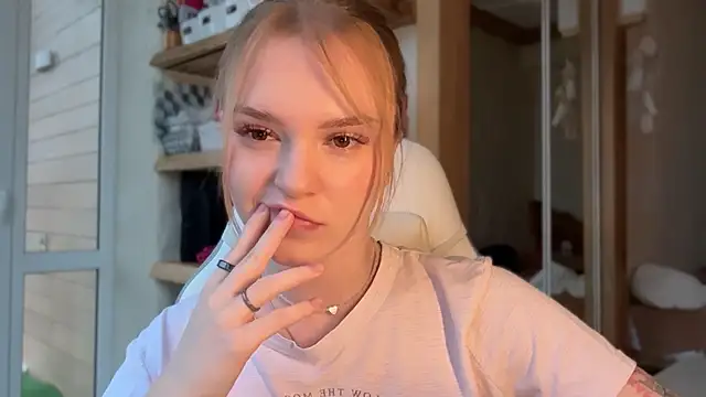 cyberl0ve  online show from April 24, 3:26 pm