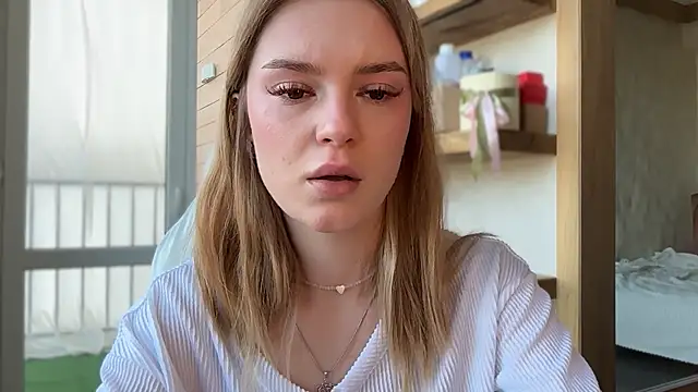 cyberl0ve  online show from April 25, 2:14 pm