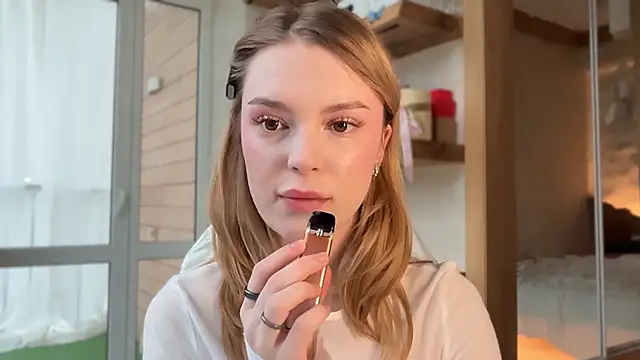 cyberl0ve  online show from April 29, 3:47 pm