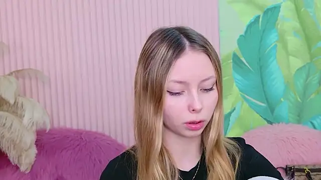 Tessa Cross online show from March 3, 8:09 am