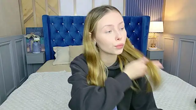 Tessa Cross online show from March 7, 5:36 am