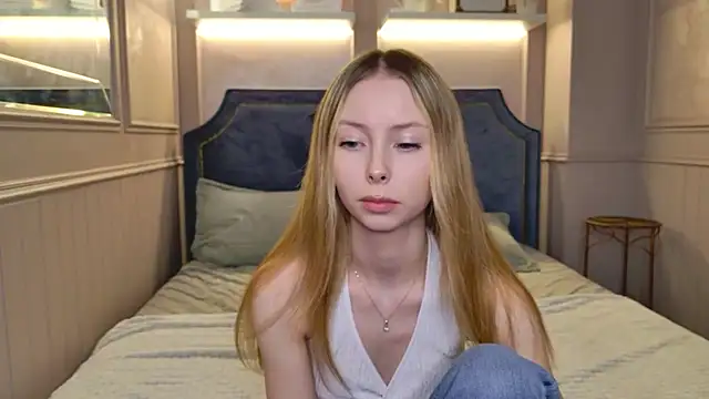 Tessa Cross online show from March 12, 3:26 pm