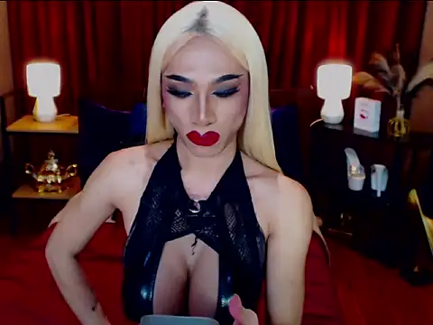 KieraLee online show from April 13, 12:06 pm