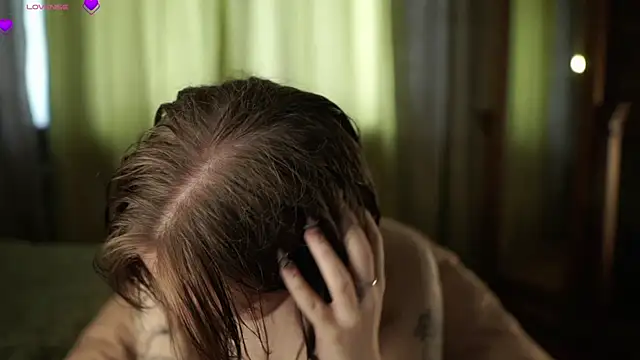 LeahAllsop online show from April 27, 3:25 am