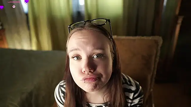 LeahAllsop online show from April 23, 3:47 am