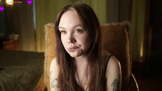 LeahAllsop online show from April 24, 4:26 am