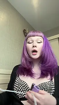 AlexaGudz online show from March 18, 6:35 pm