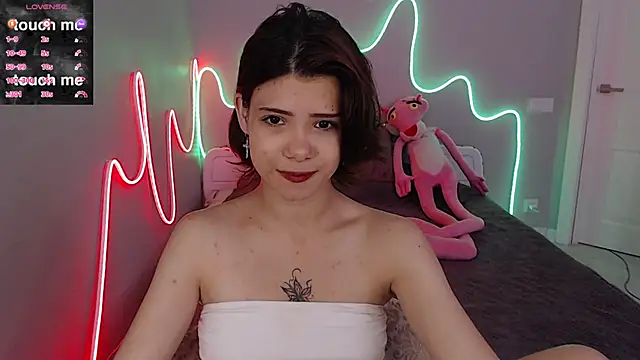 llittle-peachh online show from June 12, 9:17 am