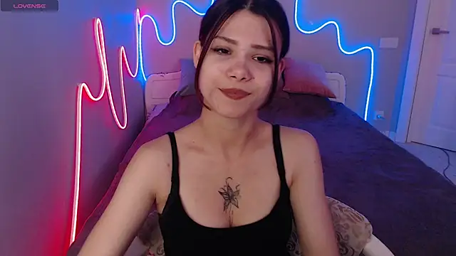 llittle-peachh online show from June 7, 11:50 am