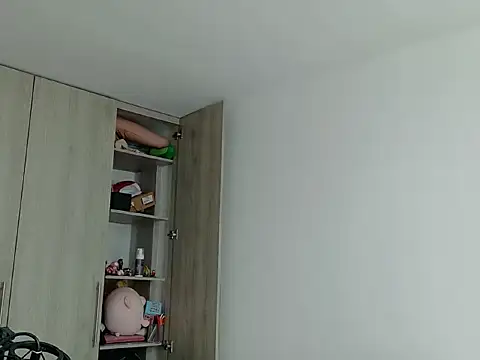 SarahMoonXO online show from March 11, 5:04 pm