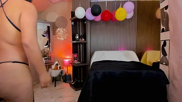 KiaraXMilf online show from April 22, 8:28 pm